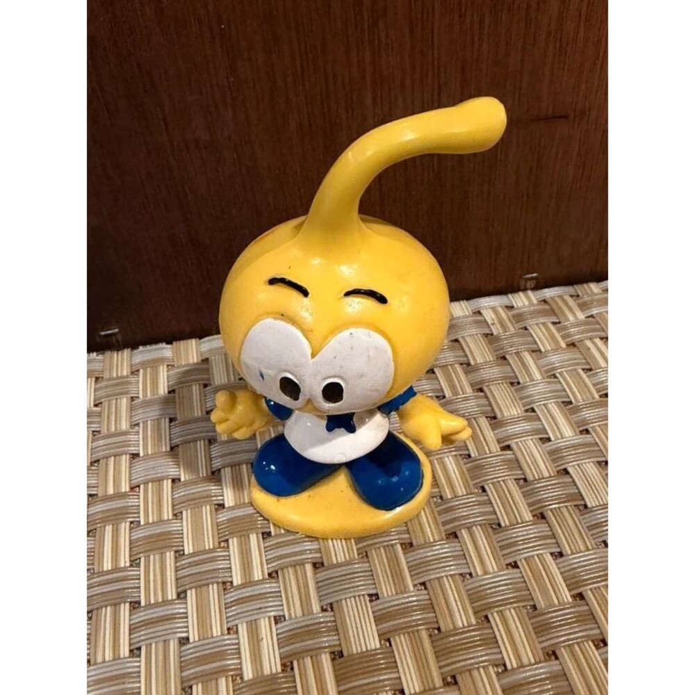 Vintage mini 1983  Snorks Allstar Seaworthy PVC Figure Yellow On Base